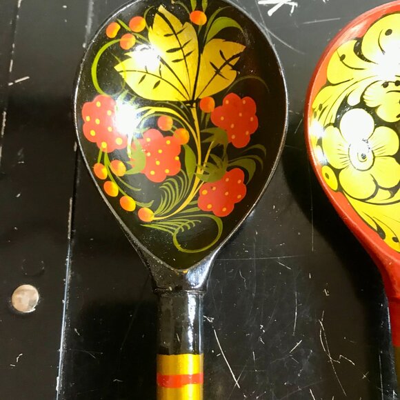 Vintage Russian Khokhloma Hand Painted Wooden Spoons Long Handles Set of 4 Used - Picture 3 of 8